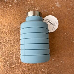 NEW FP Movement Exclusive 24oz Collapsible
Carabiner Bottle